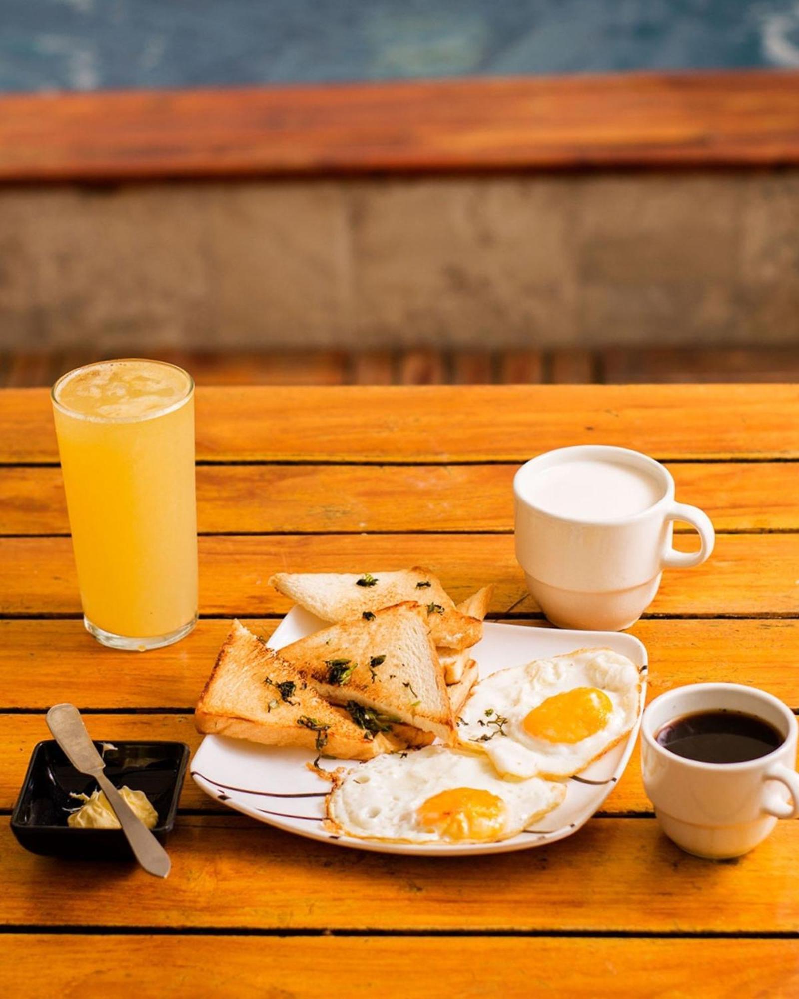 Hb3 Double With Private Bathroom Facing The Sea